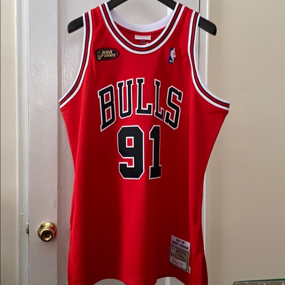 Chicago Bulls Jersey - Picture 3 of 7
